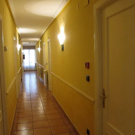 מלון Hotelsanmartin *