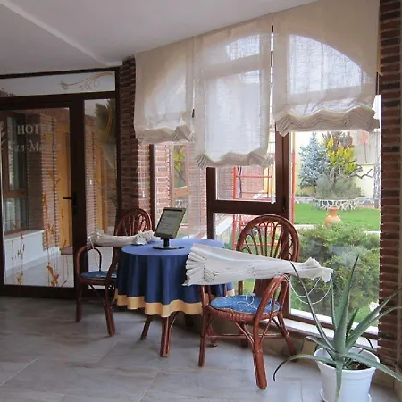 מלון Hotelsanmartin Frómista