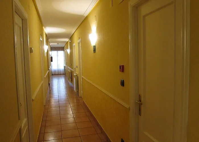 호텔 Hotelsanmartin *